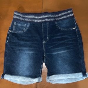 Arizona Girls pull on shorts